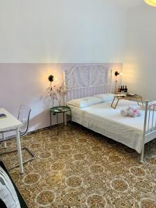 a bedroom with a bed and a table with two tables at Talìa in Agira
