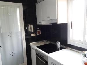 A kitchen or kitchenette at playa mar 2