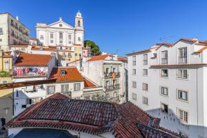 Afbeelding uit fotogalerij van ALTIDO Cosy 1-bed flat with seaview in Alfama in Lissabon