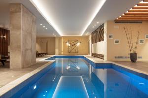 Basen w obiekcie Orizontes Tzoumerkon Hotel Resort lub w pobliżu