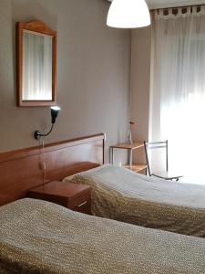 Posteľ alebo postele v izbe v ubytovaní Pension Santiago