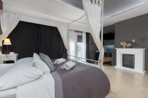 เตียงในห้องที่ Apartments and rooms Villa Bori
