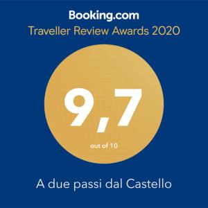 索姆馬隆巴爾多的住宿－A due passi dal Castello，黄色圆圈,上面有707个