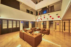Hotel Ashwin Igatpuri, Pure Veg & Jain Food的休息区
