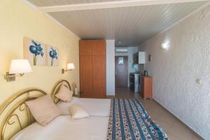 Postel nebo postele na pokoji v ubytování Kommeno Bay Apartments