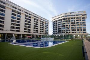 Bazén v ubytování Style Apartment Patacona Beach segunda linea nebo v jeho okolí