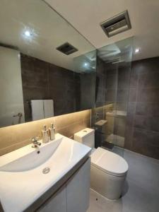 Koupelna v ubytování Radlett Residences Hotel - Tuguegarao + 26 fotografií