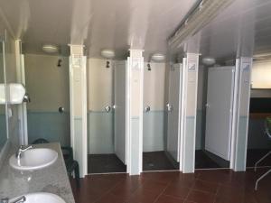 A bathroom at Camping & Glamping Muiñeira