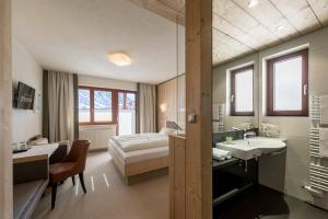 Postel nebo postele na pokoji v ubytování Hotel Garni Pirchhütt