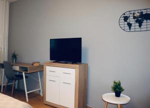 A television and/or entertainment centre at Hortenzia Apartman Pécs