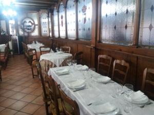 Reštaurácia alebo iné gastronomické zariadenie v ubytovaní Hostal Los Galgos