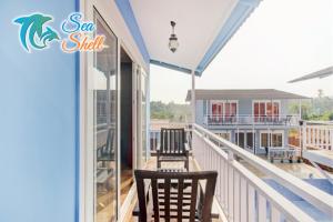 Balkón nebo terasa v ubytování Sea Shell Beach Cottages & Suites