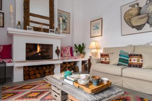 a living room with a couch and a fireplace at Casa Higueras in Moclín