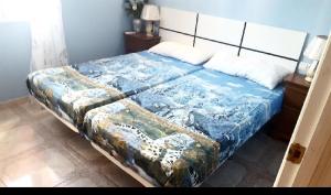 Cama o camas de una habitación en Luxury Avenida Madrid Torre Yago Beachfront