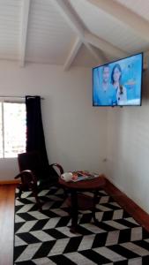 TV a/nebo společenská místnost v ubytování Maison CÉCILIA