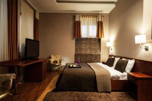TV a/nebo společenská místnost v ubytování Art-Rustic Boutique Hotel