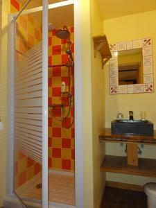 Ванная комната в Chambres d'Hôtes du Moulin de Brendaouez