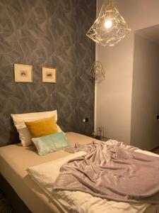 
Ein Bett oder Betten in einem Zimmer der Unterkunft BESOTEL Erkrath- Ferienwohnungen und Apartments
