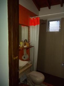 Ein Badezimmer in der Unterkunft CABAÑA LA CLARA