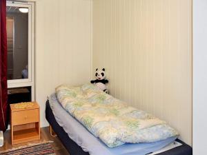 Giường trong phòng chung tại Holiday home Lyngstad
