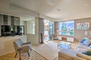 Bố cục Chic Palm Springs Retreat with View Near Escena Golf