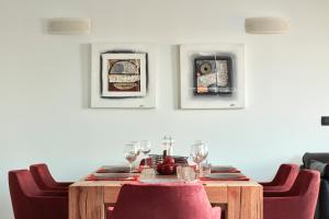 A seating area at Elysium Seaview Oasis