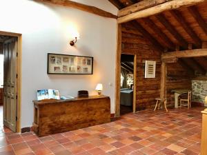 Telewizja i/lub zestaw kina domowego w obiekcie Casona de Saltus, espectacular casona en Sotosalbos,10min de Segovia