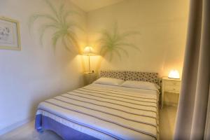 A bed or beds in a room at Hotel Marconi