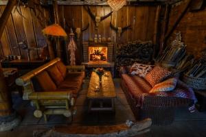 Posezení v ubytování Sang Giri Mountain Tent Resort