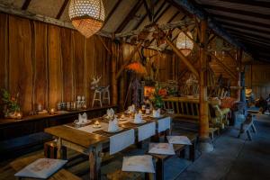Restaurace v ubytování Sang Giri Mountain Tent Resort