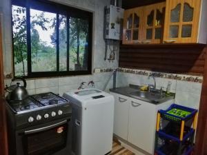 Kuchyň nebo kuchyňský kout v ubytování CABAÑAS LOS CASTAÑOS
