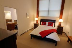 Krevet ili kreveti u jedinici u okviru objekta Large & Luxurious Oceanview Villa - Pacific Rim Retreat