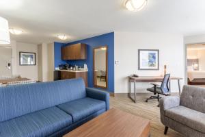 Area tempat duduk di Holiday Inn Express Scottsburg, an IHG Hotel
