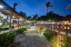 an outdoor patio of a resort at night at Nusa Indah Bungalow in Nusa Lembongan
