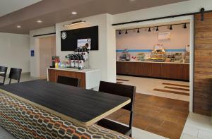 Gallery image of Holiday Inn Express & Suites - Brookshire - Katy Freeway, an IHG Hotel in Brookshire