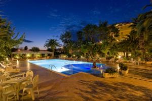 The swimming pool at or close to Hotel Marconi