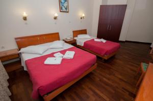 Postel nebo postele na pokoji v ubytování Cecil Hotel