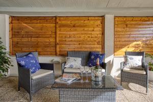 A seating area at Vistas al Mar. Gran Terraza