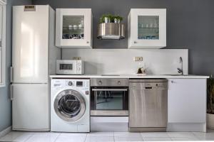 A kitchen or kitchenette at Vistas al Mar. Gran Terraza