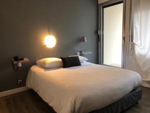 Postel nebo postele na pokoji v ubytování Logis Hôtel l'Abricotine