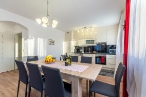 Kuchyň nebo kuchyňský kout v ubytování Apartments Palma