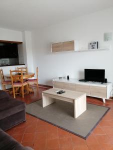 a living room with a couch and a coffee table at apartamento em albufeira in Albufeira