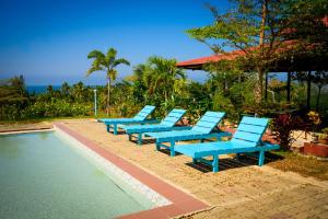 Afbeelding uit fotogalerij van Lover View Pool Bar & Bungalows in Ngwesaung