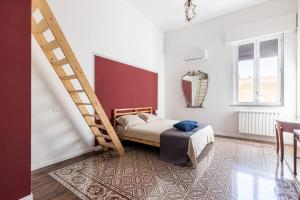A bed or beds in a room at 90100
