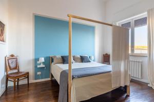 A bed or beds in a room at 90100