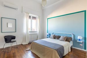 A bed or beds in a room at 90100
