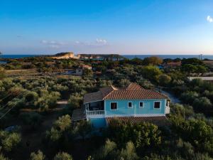 an aerial view of a house with the ocean in the background at Areti Orfeas Studios in Vasilikos