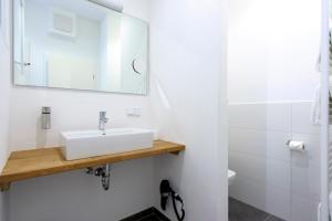 a bathroom with a sink and a mirror at einzigartig - Das kleine Hotel im Wasserviertel in Lüneburg