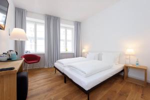 Postel nebo postele na pokoji v ubytování einzigartig - Das kleine Hotel im Wasserviertel