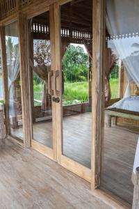 Balkón nebo terasa v ubytování Kidem Ubud Villas